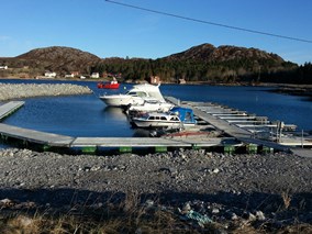 bilde 1 av småbåthavna på Fjellvær