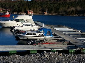 bilde 2 av småbåthavna på Fjellvær