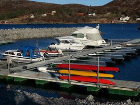 bilde 3 av småbåthavna på Fjellvær